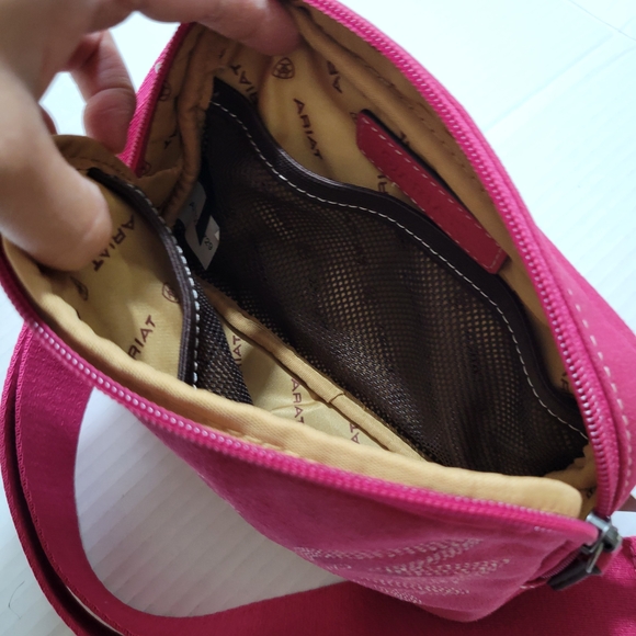 Ariat Hot Pink Belt Bag Genuine Leather with Embroidered Design - Picture 14 of 15